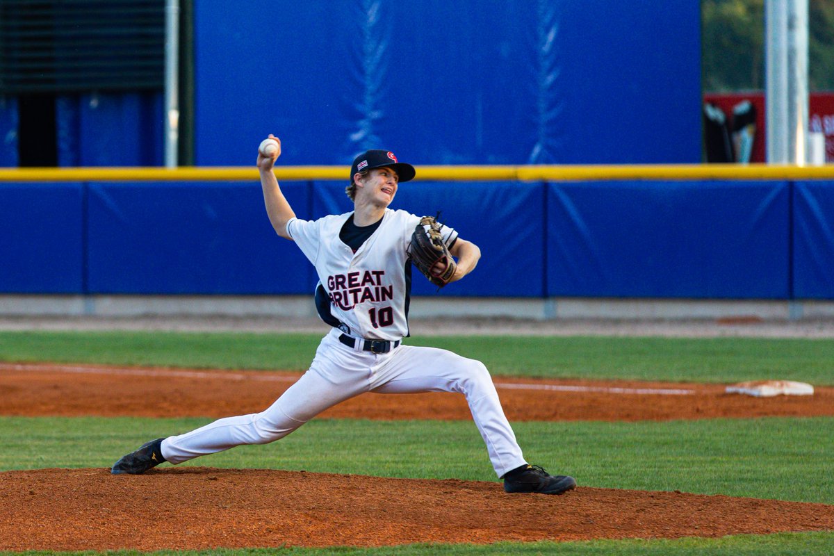 Elizabeth Moore tweet media