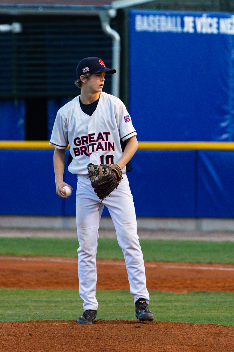 Elizabeth Moore tweet media