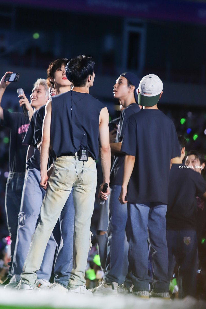 Offgun_2004's tweet photo. ดูอินจุนยืนข้างเจโน่ ดูขนาดตัว ฮืออ น่ารักมากกก แง้ง 

#SMTOWN_LIVE  #SMCU_EXPRESS
#SMCU_EXPRESS_HUMAN_CITY_SUWON
#SMTOWN2022  #noren https://t.co/PwK5hzgyRM
