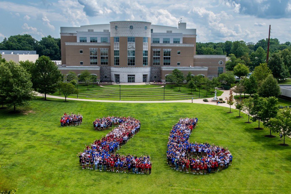 pealsruns's tweet photo. Week 1 of being a screagle! 🦅💙❤️

@USIedu #collage #universityofsouthernindiana https://t.co/o7D1031YDI