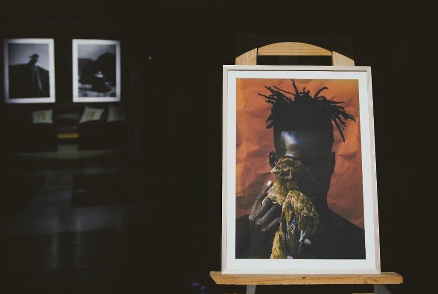 DouglasCondzo's tweet photo. I always wanted to add different textures to my art, an exhibition with different forms of art, and I had the opportunity to exhibit my project “outros/others” with music and dance performance, with Idio Chichava, Oswaldo Passirivo, Edna Jaime and Matchume at @GaleriaPortoMp https://t.co/u3tng05rtN