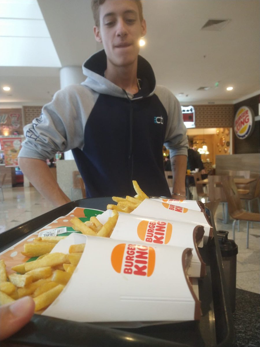 TabernaOffCont's tweet photo. Namore alguém que olhe para vc, como o ADM olha para as batatas https://t.co/uJtd4iswqU