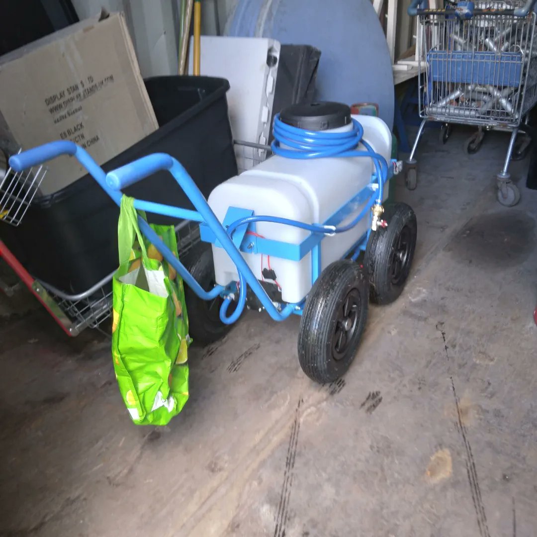 A few pics from yesterday....

Many thanks to Ken &amp; Hilary for helping top up the planters with water.

#lovewhereyoulive💚💚💚 #greeninggreystretford 💚💚💚
#volunteeringisfun🤩
#WaterWarriors