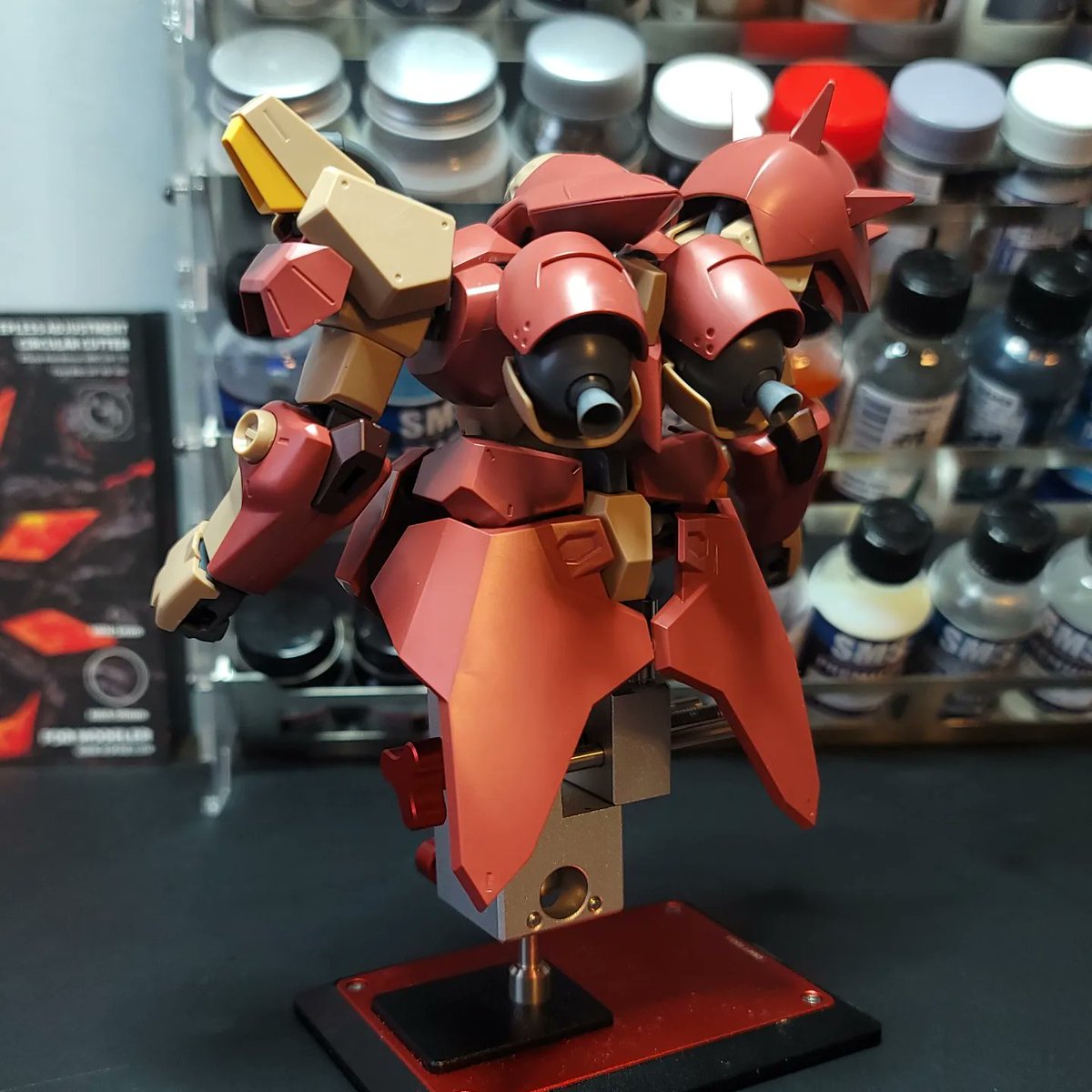 GunplaJ's tweet photo. I got a little more building done this morning. This kit is such a unique build! I highly suggest it to anyone who wants new building experience! I think this will be my first weathering experiment 🤔
#gunplameditation #snapbuild #highgrade #messer #usagundamstore https://t.co/XV1zF5Z4hM