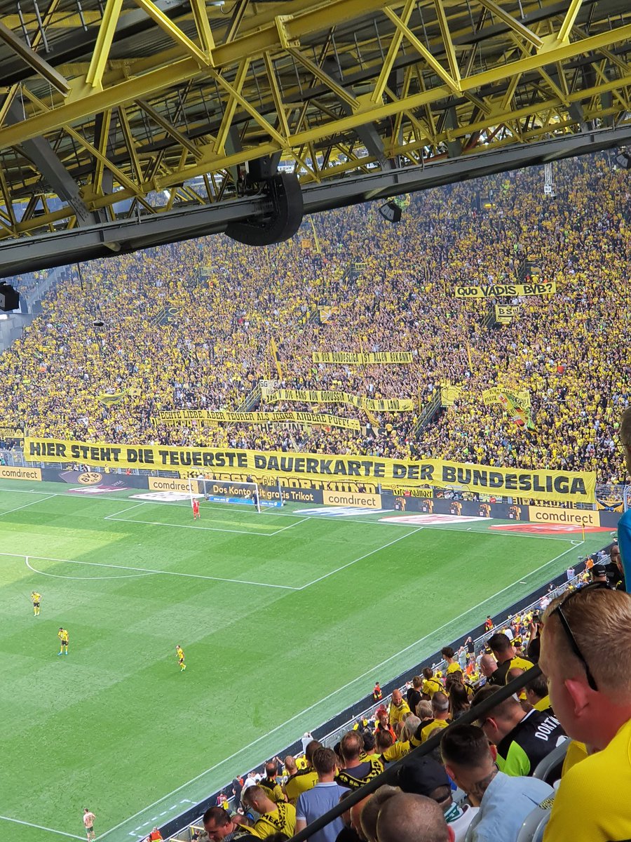 ArthurMakiela's tweet photo. Klares Statement der #Südtribüne zu den Ticketpreisen. #bvb #BVBSVW #bvbultras https://t.co/Xrj1CqSJGl