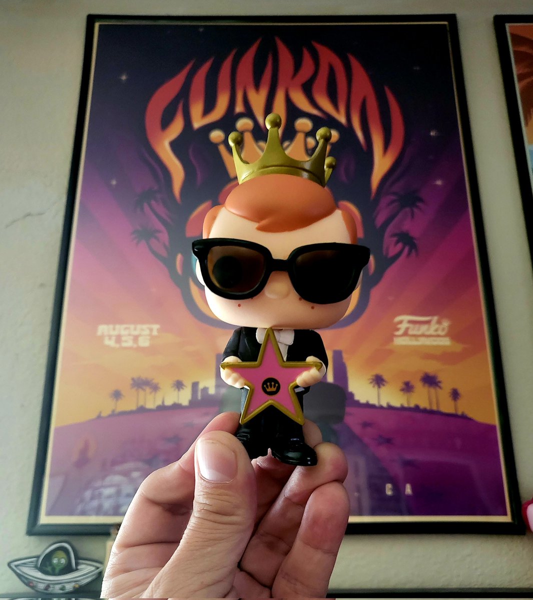 VoltFacedMike's tweet photo. Happy Funkon! @OriginalFunko 
#FreddyFunko  #FunkoPhotoADayChallenge
#Funkon #Funkon2 #FunkoFunatic #FunkonAnniversary #FunkoPops https://t.co/xK6V6NaOJ3