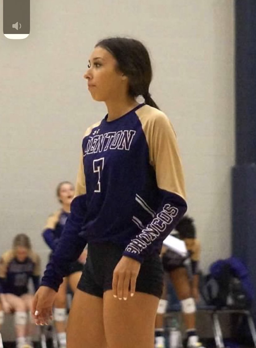 dhsbroncovolle1's tweet photo. Strong serving in the deciding set by Junior Dylan Rodriguez and Senior Makayla Whitby push Broncos by Godley to open Gold Bracket play Saturday morning at Glen Rose. https://t.co/VyRCzyAqKI
