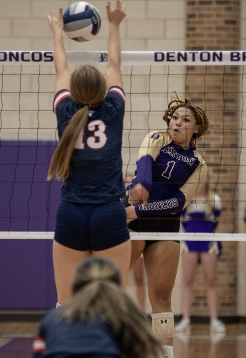 dhsbroncovolle1's tweet photo. Strong serving in the deciding set by Junior Dylan Rodriguez and Senior Makayla Whitby push Broncos by Godley to open Gold Bracket play Saturday morning at Glen Rose. https://t.co/VyRCzyAqKI