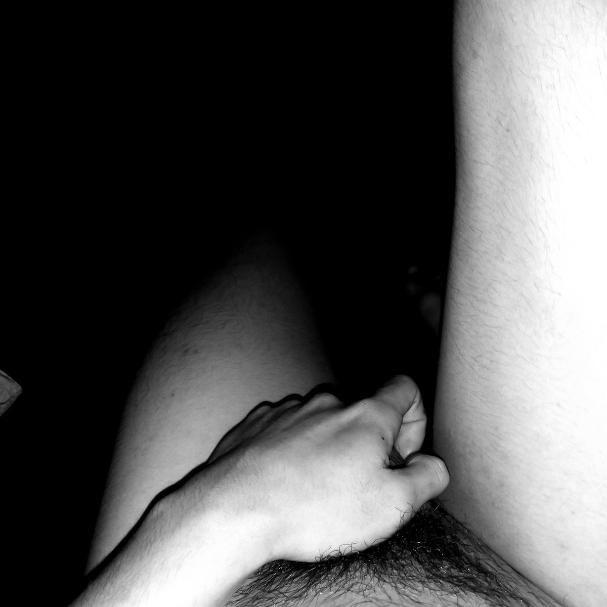 HoomanRen's tweet photo. Gusto ng cuddles. Nude 😉 https://t.co/xnCMsbkR1m