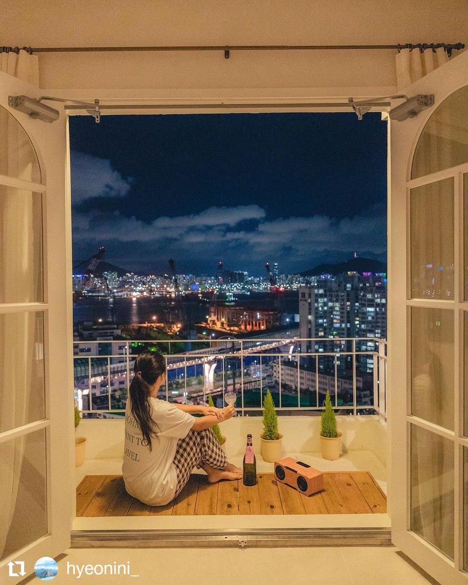 Cafe_LittleGirl's tweet photo. วิวกลางคืนว่าซ่านนนน ไม่เบาจ้า 🌃🌊🌙🍾🍷🍖 https://t.co/HyUHXDozcs