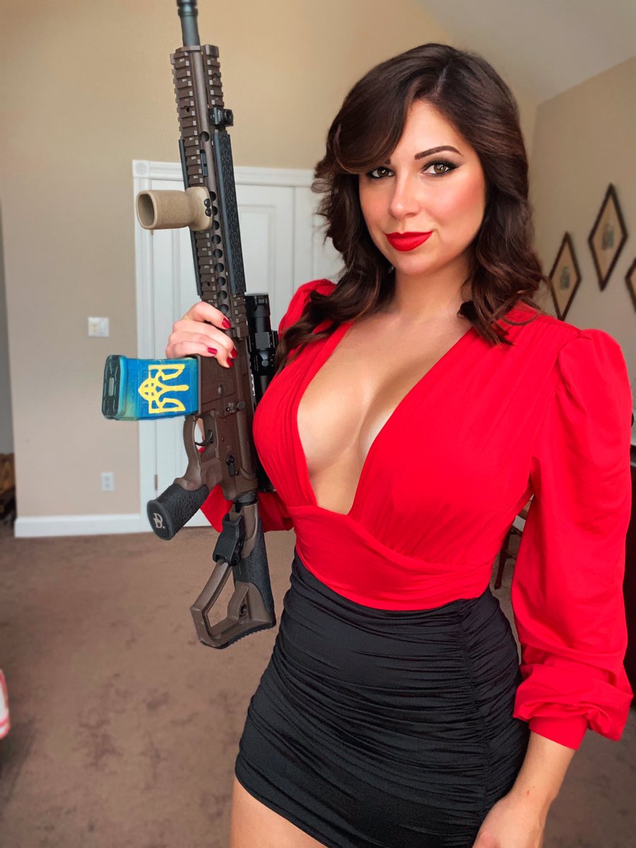 TacticalVetTech's tweet photo. #red #guns #brunette #springfieldarmory #danieldefense #ukraine #girlsandguns #legsfordays #amazonfashion https://t.co/iLGHBlihwz