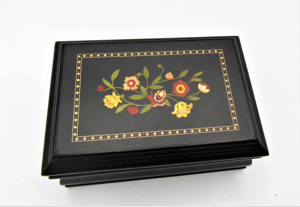 vintagobsession's tweet photo. Excited to share the latest addition to my #etsy shop: Vintage Folk Art Jewelry Box, Painted Vanity Box, 5 Inches Wide, Collectible Wood Box https://t.co/pAXa6bTqk8 #brown #yellow #bedroom #wood #christmas #vintagobsessions #collectiblebox #wooddresserbox #dresserbox https://t.co/XB87Wphav0