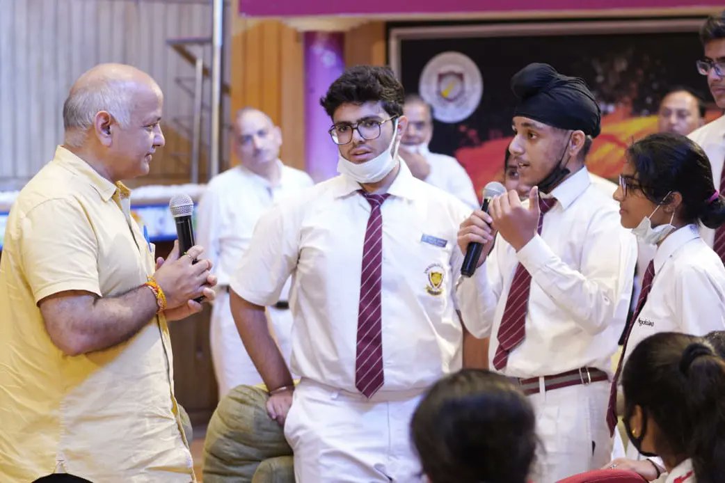 EMCCLASS's tweet photo. Students from private schools in the National Capital are also participating EMC’s #BusinessBlasters program this year. Delhi’s Deputy CM @msisodia visited #SpringdalesSchool, Dhaula Kuan to interacted with #Students #Entrepreneurs
@AtishiAAP
@SapnaYadav_EMC
@SCERT2021 https://t.co/Y1RDTguxQ2