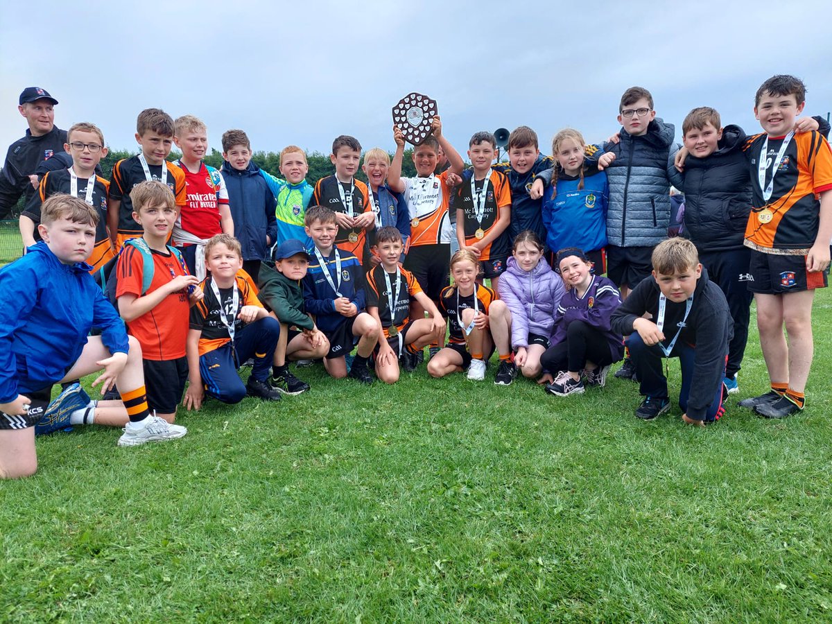 ElphinGAAClub's tweet photo. The early start must have done the Elphin Ballinameen U11s good as they have WON the Darragh Frain Tournament  🧡🖤❤️🤍

Well done girls and boys we are all so proud of you!! #elphingaa #ballinameengaa #rosgaa https://t.co/bvVbRvUiby