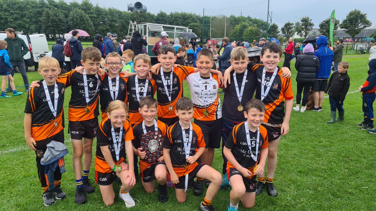ElphinGAAClub's tweet photo. The early start must have done the Elphin Ballinameen U11s good as they have WON the Darragh Frain Tournament  🧡🖤❤️🤍

Well done girls and boys we are all so proud of you!! #elphingaa #ballinameengaa #rosgaa https://t.co/bvVbRvUiby