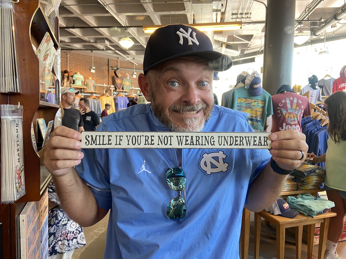 sharon_freeman5's tweet photo. Happy Birthday to my Wonderful Husband/Beautiful Bald Man. Love doing life with you!  Here’s to you!! https://t.co/kPhw6ex01L