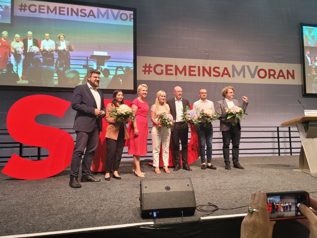 BettinaMartin4's tweet photo. Das neue Spitzenteam der @SPDMV ist gewählt. Herzlichen Glückwunsch @NadineJulitz @ReemAlabali #christianpegel @erikvonmalottki #stefansternberg #gemeinsaMVoran https://t.co/20DhUOZukz