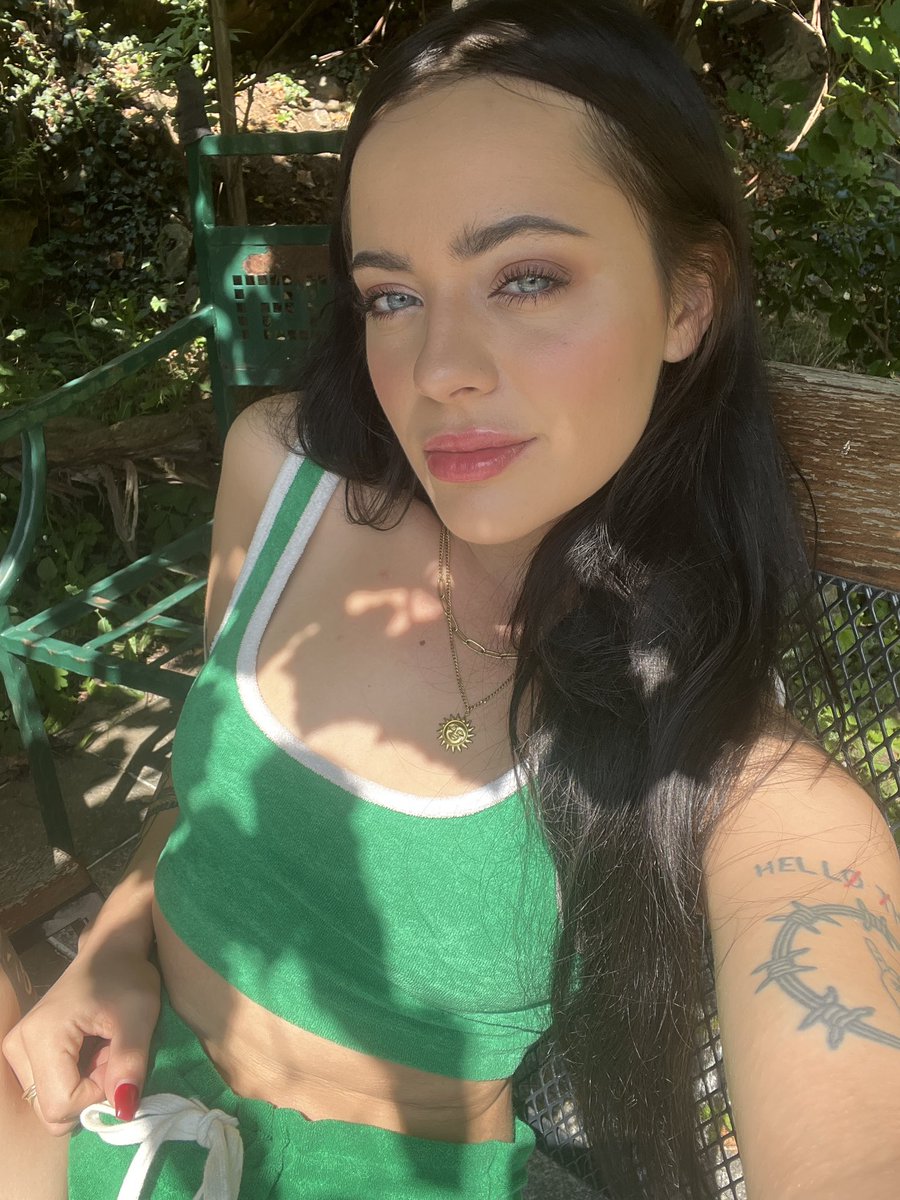 katze_steiner's tweet photo. U mě na ofku není nic tabu 🤫😈💘 https://t.co/T99NSAEtqj