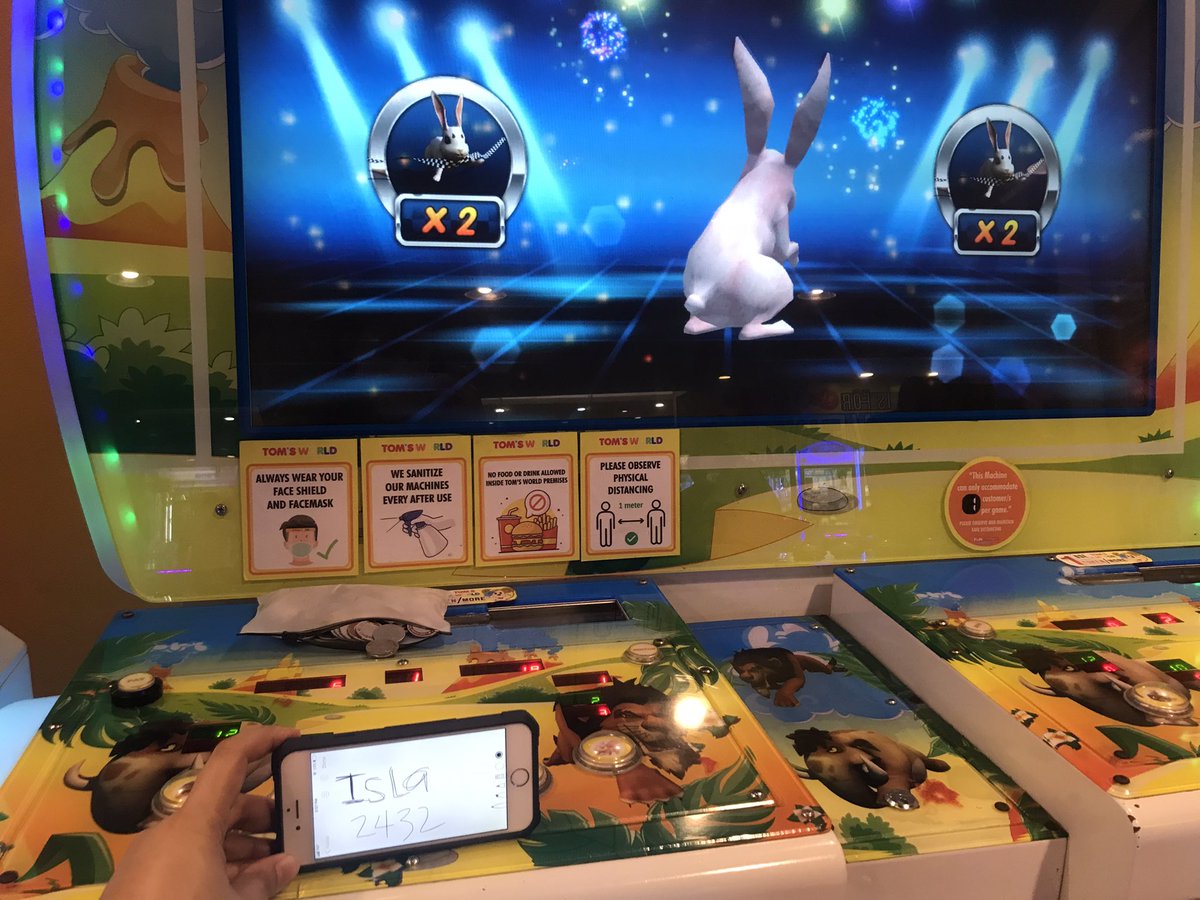 Isla_Isla_14's tweet photo. It's weekend!! time for #petzdayoff I went to Arcade to play my favorite Running Animal game and guess what I won a lot of tokens 🤑 Lucky Petz Indeed @Yogapetz #YGPZ @keung https://t.co/Z9mklWq0n1