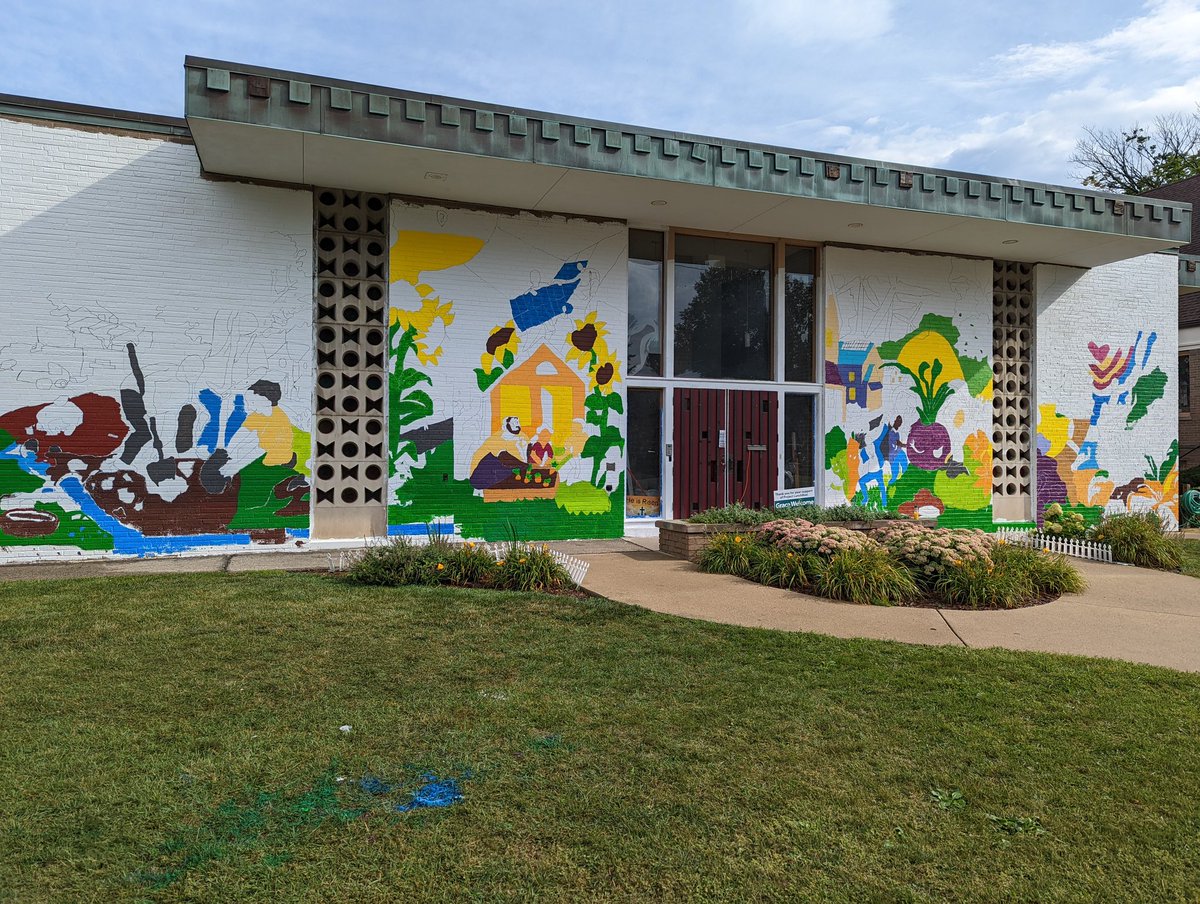 AngelicRadical's tweet photo. Friday #ClimateFastPray 183. Yesterday we were working hard on the #ClimateActionMural going on the front of our church! https://t.co/Acwx3x0TR3