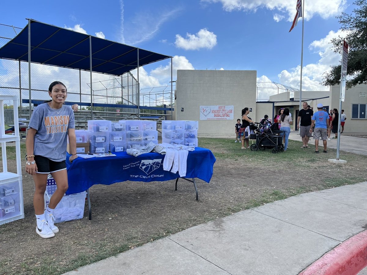 thecleatcloset's tweet photo. Meet the coach day at Takas Park with Windcrest Little League has been a huge success! Come get your cleats! It’s fall baseball season!! @miastewart2025 leading the way this morning! https://t.co/mEhsH38N5v