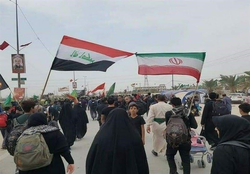 hosseinkhani_'s tweet photo. 🔶#عاشورا گذشت

🌷دهه دوم هم تمام شد
و
���اربعین در پیش است.
🔹خواسته یا ناخواسته، گردش روزگار هرساله معدودی از ماها که اصلأ قابل پیش بینی هم نیست را به همراه خود می برد.

🔹پس#اربعین و لیاقت قدم زدن در طریق بهشتی(#طریق_الحسین ع) را غنیمت بشماریم؛ شاید ما هم از همان معدودات باشیم. https://t.co/jLtcicM90N