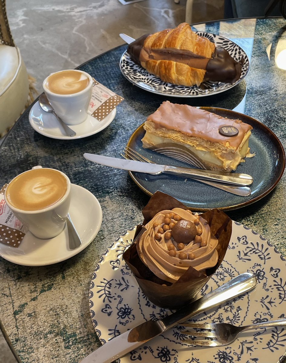 BlogHedonista's tweet photo. Descubre #Bilbao
🍽dónde comer: #Porrue #LaDespensadelEtxanobe #NKObyEneko
🛌 dónde dormir Hotel Meliã Bilbao
Qué ver y hacer #Guggenheim Museo BBAA de Bilbao
Excursiones y más en la web https://t.co/IahT3TYqcQ
#visiteuskadi #visitbasquecountry #biziteuskadi #basqueroute https://t.co/sSvRO6HnDI