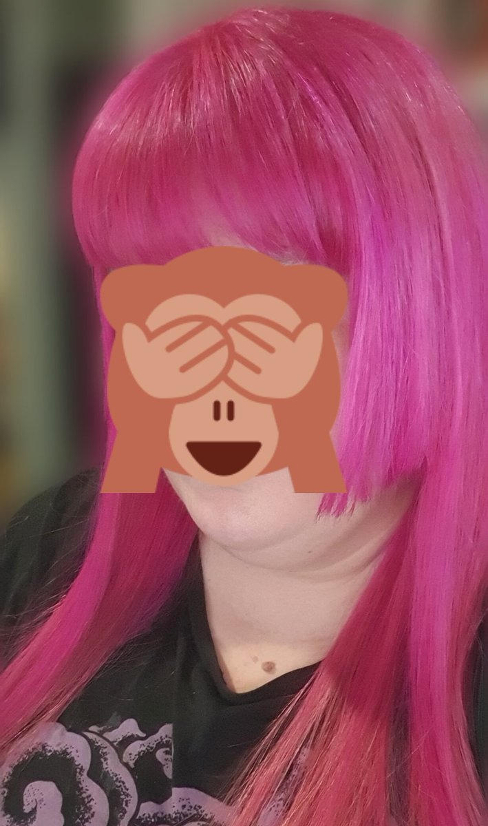 FattyFlamingo's tweet photo. I do have a new hair cut and colour though! Waaay more pink. 

Still hiding most of my face, so I hope that's ok ☺️ https://t.co/dCLFFUw9Mi