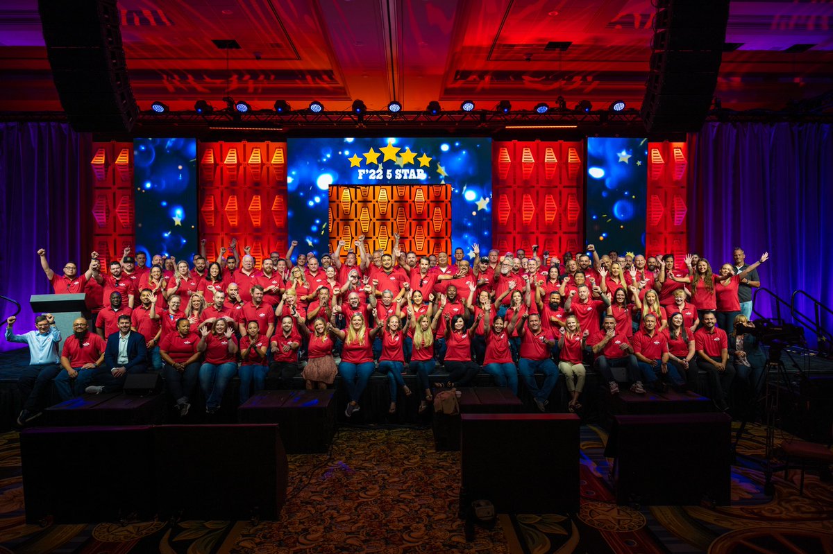 dougcomings's tweet photo. 🌶’s had the opportunity to recognize and celebrate our 5 Star winners at the “Right Here, Right Now” conference this past week!  Congratulations to these outstanding Operators with brand-leading results!
⭐️⭐️⭐️⭐️⭐️
🌻🌻🌻
#ChilisRightNow https://t.co/ixwfCBwo6T