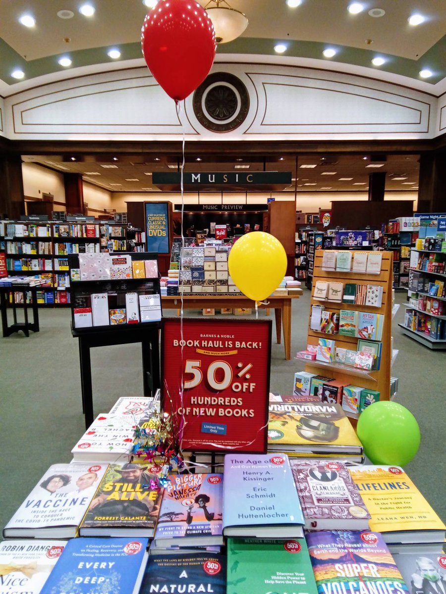 BNPlainview's tweet photo. Our #BookHaul #sale is still going strong! Stop by this weekend and discover all the ways you can save! 🤑

#BNDiscover #BNPlainview #BarnesAndNoble https://t.co/goV0cxJ3lT