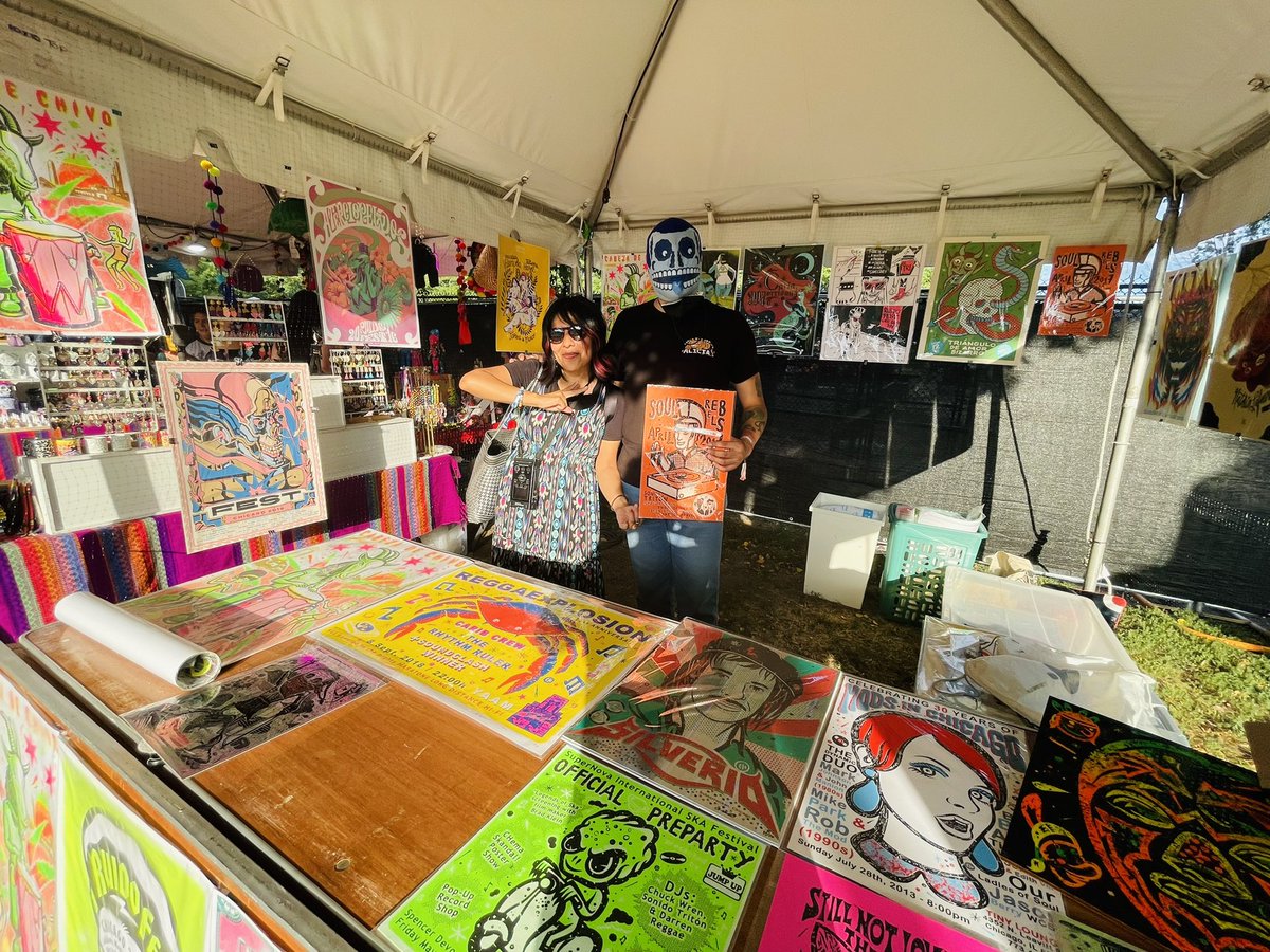 roxyosounds's tweet photo. 👹Si andan en @RuidoFest, pásenle al puesto de CELULOSA de nuestro querido @chemaskandal. Tiene posters de ediciones limitadas, tote bags muy bonitas y otras sorpresas. ✌🏽
#haciendoruido #ruidofest https://t.co/RE1t8ehz4O