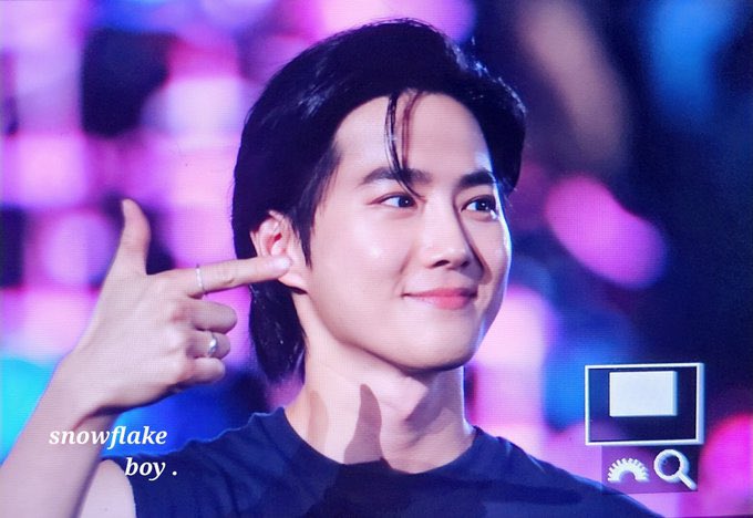 EXOGlobal's tweet photo. [PREVIEW] 220820 #SUHO during ending stage @ SMTOWN Live 2022: SMCU Express in Suwon  
Cr: snowflake_boy 

#EXO #엑소 @weareoneEXO https://t.co/LsQ3zi2GE6