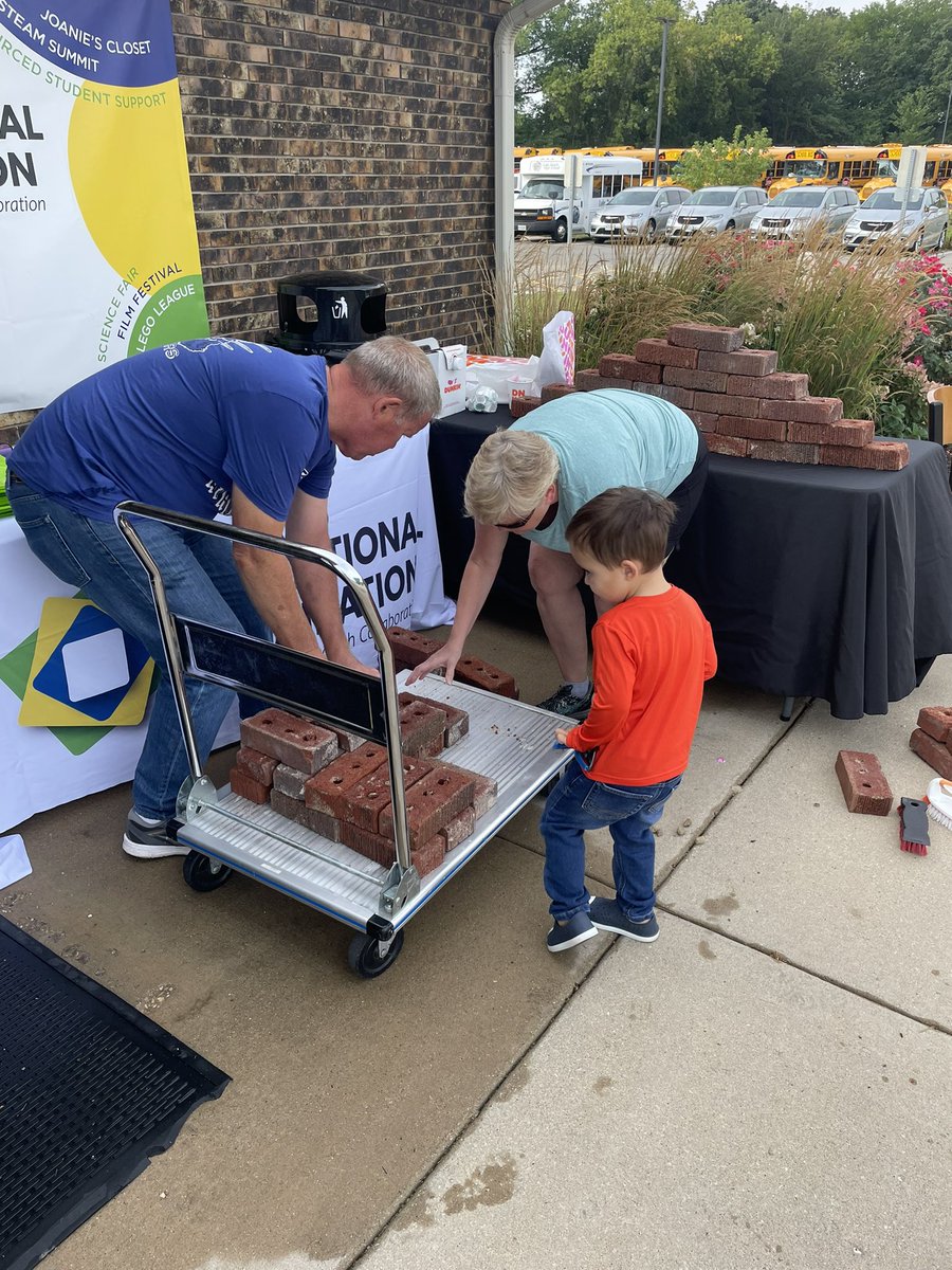 My buddy and I had a great time setting up to hand out bricks/chairs to the LZ95 community w/the Foundation! Awesome way to remember the “old” May Whitney, Jr. high, High school, etc! TY D95 Foundation members and @LyleErstad1 for your help and leadership! #BetterTogetherD95