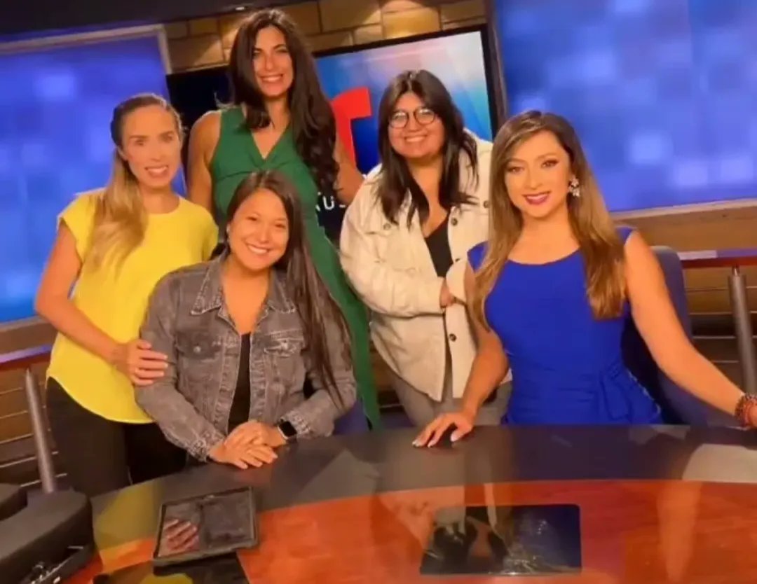 Farandulatexas's tweet photo. Junto a niz chicas de @telemundoaustin deseándole el mayor de los éxitos a @lauritagallo en su nueva etapa laboral ❤️ 
@lorenaplacenciatv @ingridcaribay #stephanie

#atx #telemundoaustin #2022 #farandulatexas #austin #telemundoatx https://t.co/YjBARlEAFn