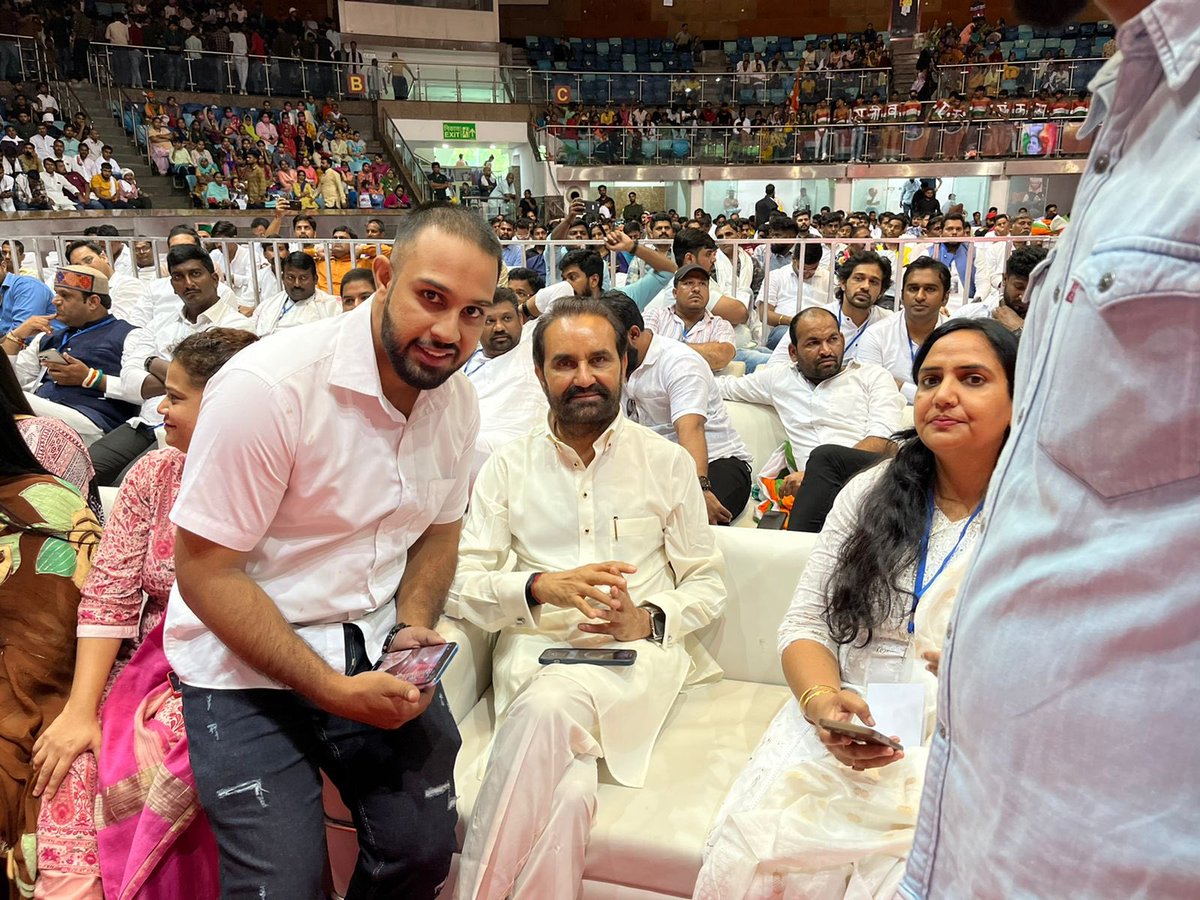 shaktisinhgohil's tweet photo. दिल्ली के तालकटोरा स्टेडियम में स्व.राजीव गांधी की जयंती पर भारतीय युवा कांग्रेस द्वारा आयोजित #RajivEkSankalp समागम में . https://t.co/sDsq6rfNnc