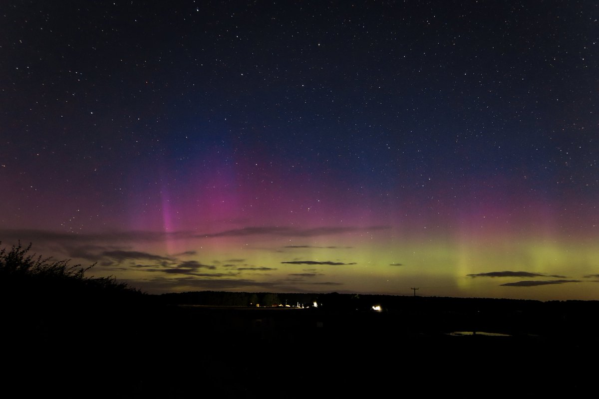 Stevo_SnakeDR's tweet photo. 2nd night in a row lady aurora dancing 💃 across the moray firth sky last night will it be round 3 tonight? #Auroraborealis @TamithaSkov @AuroraAlertsApp @SkyeAuroras @TweetAurora @Aurora_Alerts @BBCScotWeather @BBCNorthEast #moraycoast @BBCWthrWatchers @KPAuroraAlert https://t.co/wbfpaF2MU8