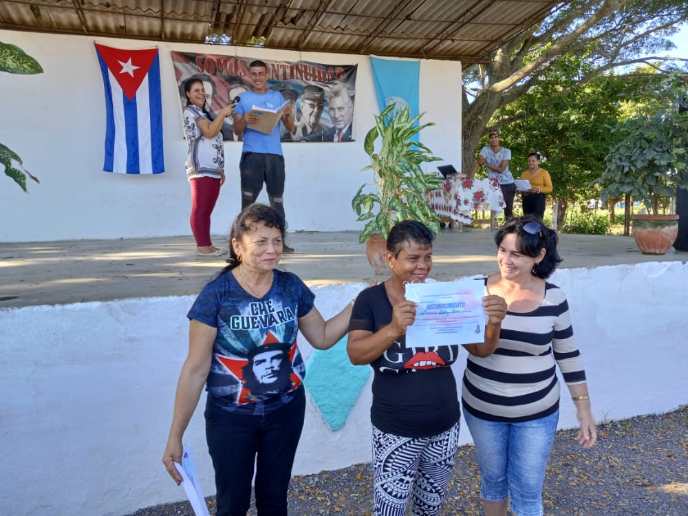Se desarrolló Acto Municipal por el 62Aniversario #FMC #LosPalacios , reconociendo a un grupo de mujeres que se han destacado en la etapa, así como entrega de carnet a arribantes a la organización.#CubaPorLaPaz #CubaEsAmor #PinardelRío