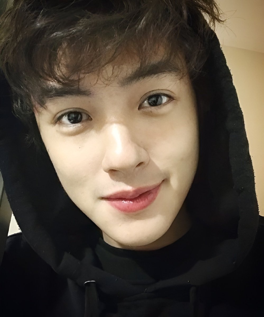 darrenchenfc's tweet photo. Even his casual look is much more prettier than anyone's touch-up look... 💓💓💗💗😍😍

#ourguan #hero #ultimate #ProudOfLove #MeteorGarden2018 #TheSleuthOfMingDynasty #MyUnicornGirl #NoBoundary #ToBeABraveOne #China #Taiwan 
#ONENONLY #OurStreetStyle #pretty #cutebaby https://t.co/gQRAceVoWZ