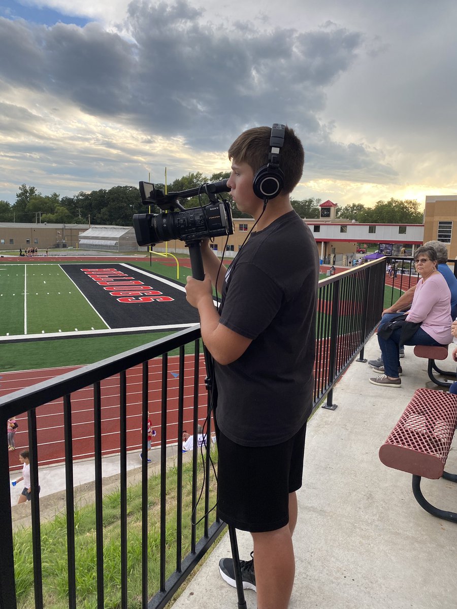 marysvillefbla's tweet image. Some of our video team members were busy last night capturing the ”Marching with the Pride” action! What a great way to start our school year! ❤️💜