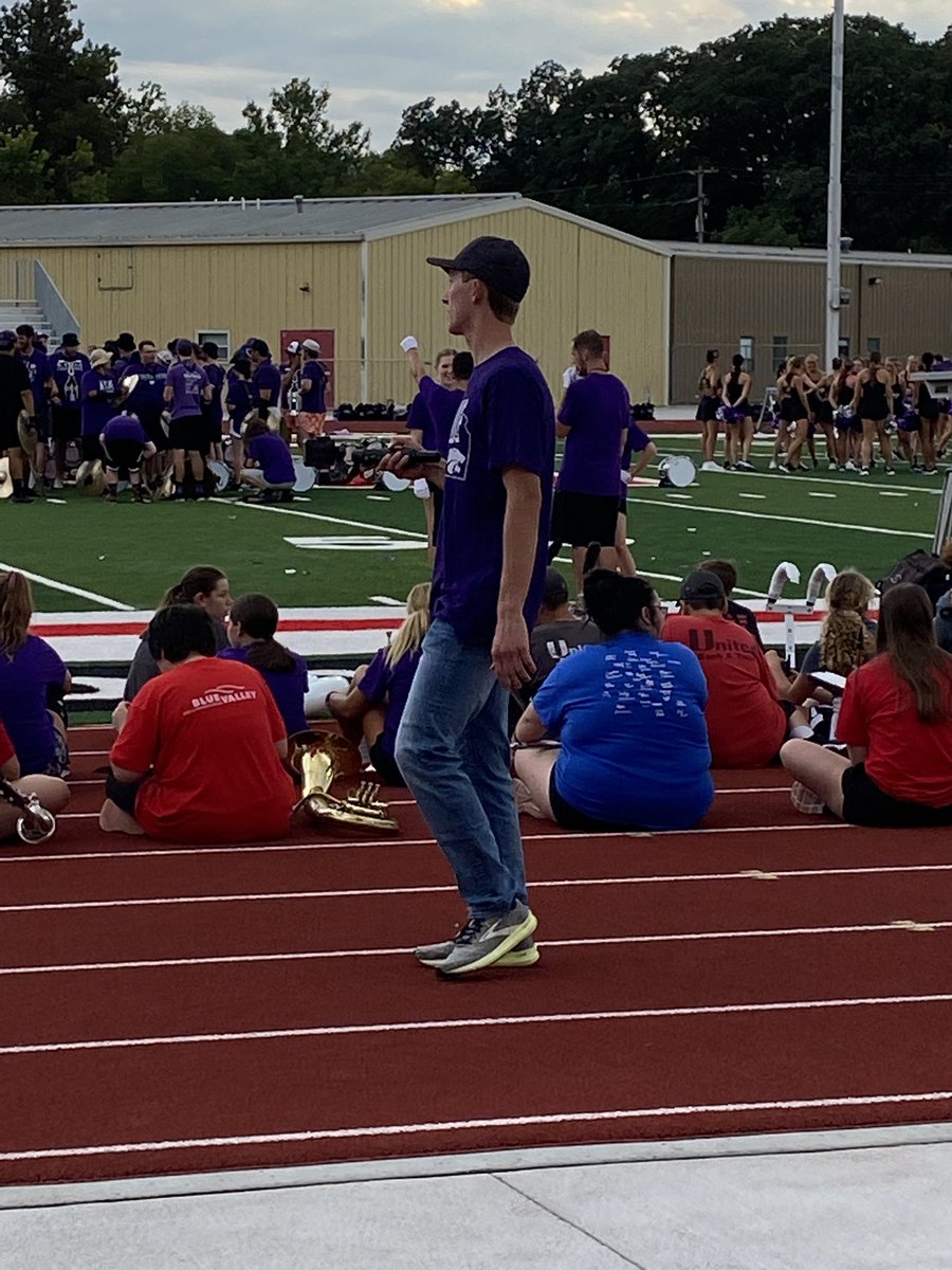marysvillefbla's tweet image. Some of our video team members were busy last night capturing the ”Marching with the Pride” action! What a great way to start our school year! ❤️💜