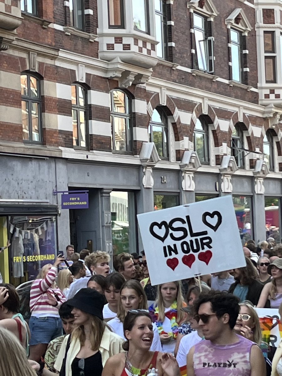 Copenhagen pride hilser nordover. Veldig fint. #copenhagenpride #oslove