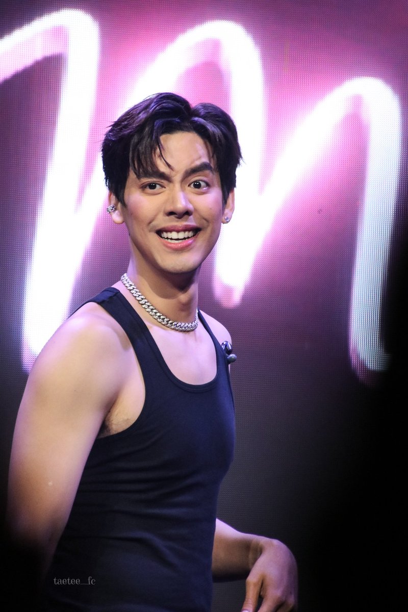 Taetee_FC's tweet photo. ความกล้ามกำลังพอดี ~
#TaeTeeTheJourneyMemory
#TaeDarvid
#TaeTee_FC https://t.co/aTIv15fRzy