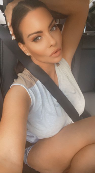 Saturday on the move selfie 🤳 🤳🤳🤳🤳🤳🤳🤳 https://t.co/9SsYU3jVZI<a href="/tag/getmetousa"class="tags"><span>#getmetousa</span></a>