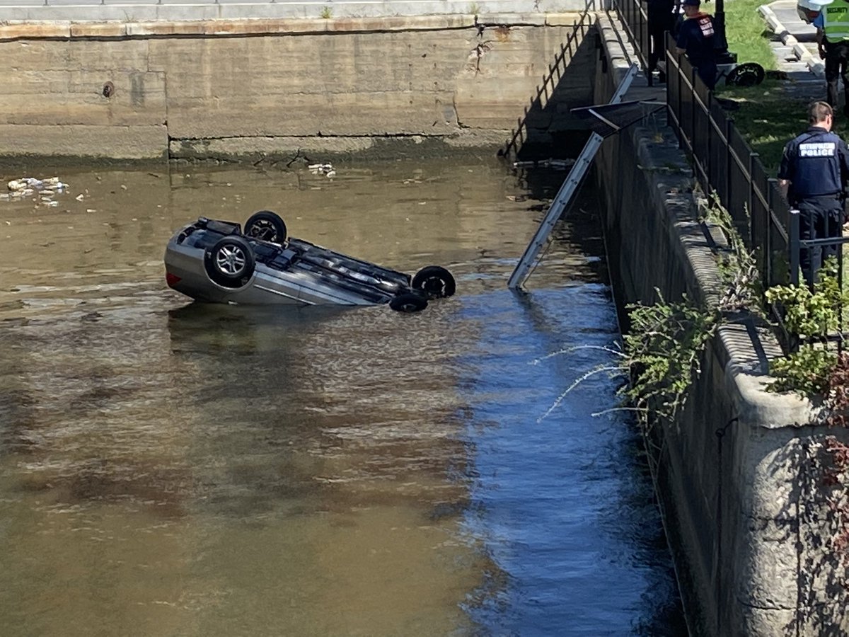KurtBrooksWUSA's tweet image. Wash DC Car Into Water 1385 Canal St SE at DC pumping station. No injuries. Drove through fence in parking lot. #wusa9 #DCFire