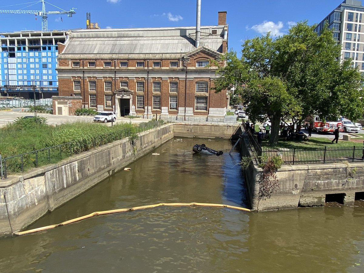 KurtBrooksWUSA's tweet image. Wash DC Car Into Water 1385 Canal St SE at DC pumping station. No injuries. Drove through fence in parking lot. #wusa9 #DCFire