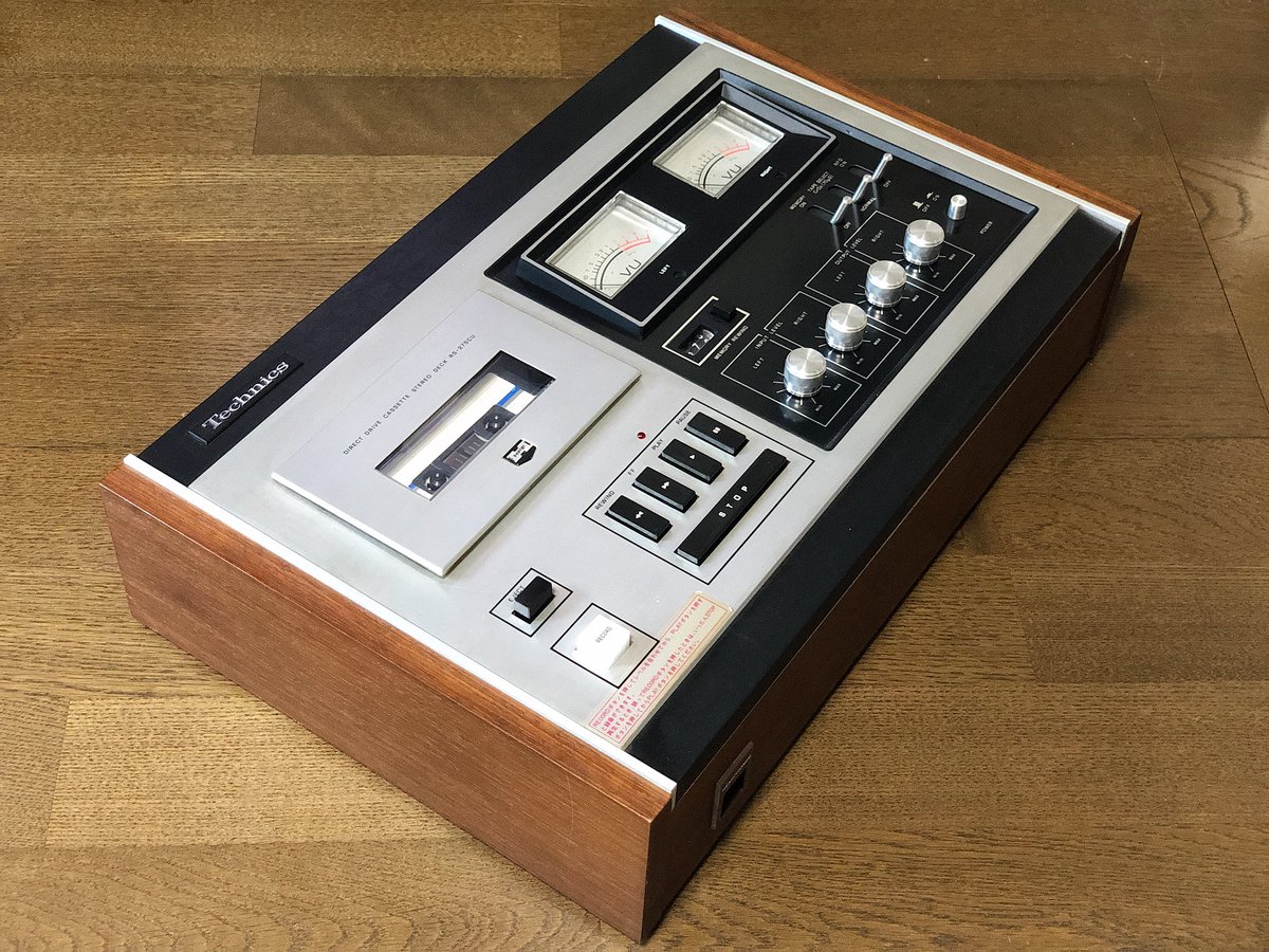 technics009's tweet image. ちむどんどん(88)の青柳家にあったテープデッキ「Technics RS-275CU」。この機種は私がおよそ49年前の高校生の時に買ってもらったカセットテープデッキ。
まだ持っていて久し振りに引っ張り出して電源オンしたら完璧に動きました。さすがダイレクトドライブ。
#ちむどんどん　#technics
