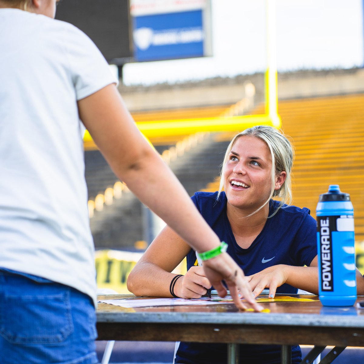 ToledoSoccer's tweet photo. raise your hand if you got your 2022 Toledo Women's Soccer 𝒶𝓊𝓉𝑜𝑔𝓇𝒶𝓅𝒽𝓈 last night 🙋‍♀️⚽️ https://t.co/y1s4a93IZP