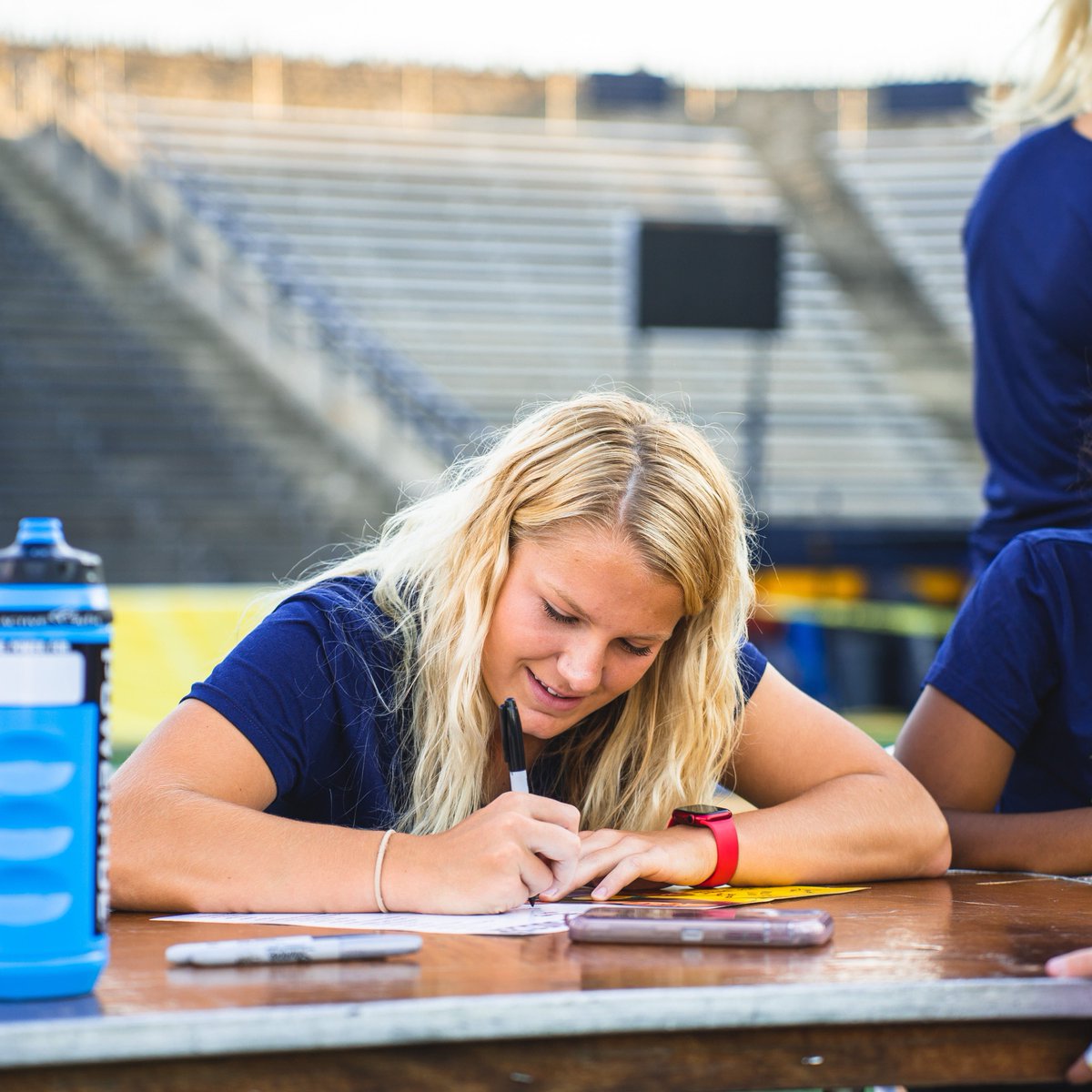 ToledoSoccer's tweet photo. raise your hand if you got your 2022 Toledo Women's Soccer 𝒶𝓊𝓉𝑜𝑔𝓇𝒶𝓅𝒽𝓈 last night 🙋‍♀️⚽️ https://t.co/y1s4a93IZP