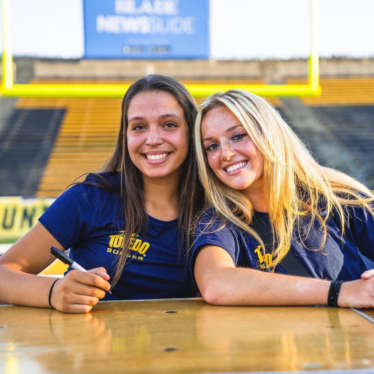ToledoSoccer's tweet photo. raise your hand if you got your 2022 Toledo Women's Soccer 𝒶𝓊𝓉𝑜𝑔𝓇𝒶𝓅𝒽𝓈 last night 🙋‍♀️⚽️ https://t.co/y1s4a93IZP