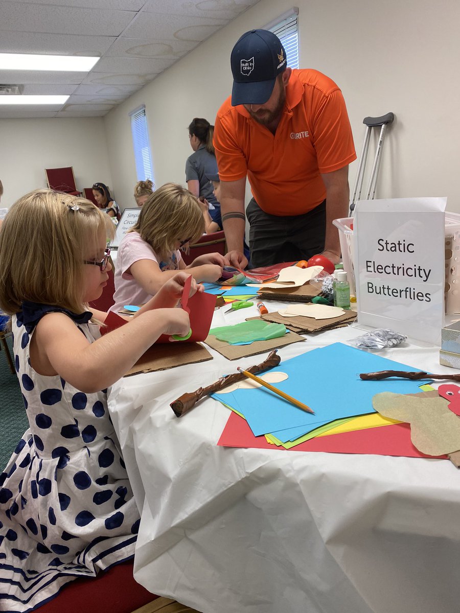 BRITEpeople's tweet image. Play doh circuits, magic wands, and static electricity 🦋 ~ @BRITEpeople is out in the community teaming up with #MVMC and other for the Community Career Fair ~ come see us til 2pm here at the Community Family Outreach Center at 2165 Highland Avenue ~ it’s all FREE!